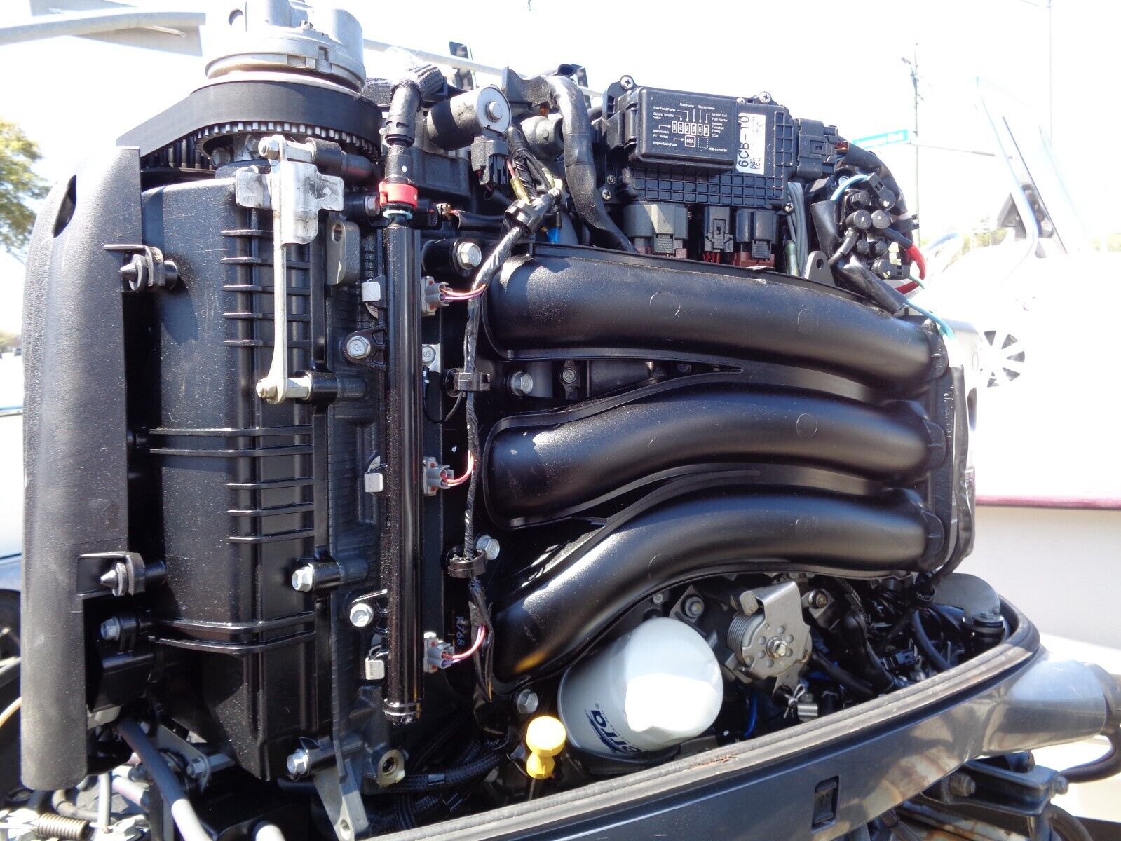 2017 YAMAHA F300 300hp 25" FOUR 4 STROKE - Image 2