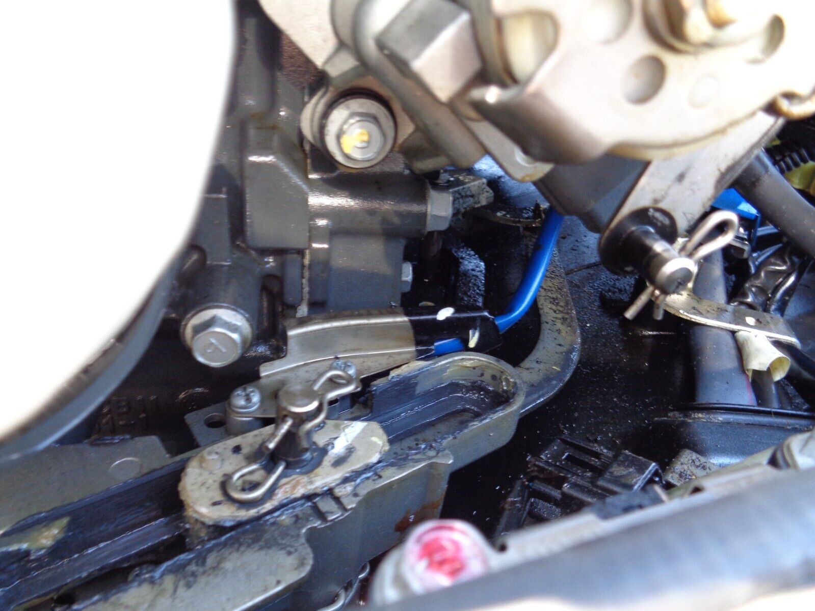 2017 YAMAHA F300 300hp 25" FOUR 4 STROKE - Image 5